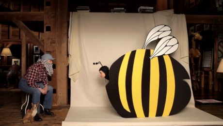 Isabela Rossellini scrie, regizeaza si joaca intr-o serie de filmulete despre cum se imperecheaza insectele Isabela Rossellini scrie, regizeaza si joaca intr-o serie de filmulete despre cum se imperecheaza insectele