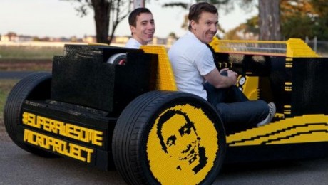 Un roman a construit un automobil din 500.000 de piese Lego care merge cu aer comprimat Un roman a construit un automobil din 500.000 de piese Lego care merge cu aer comprimat