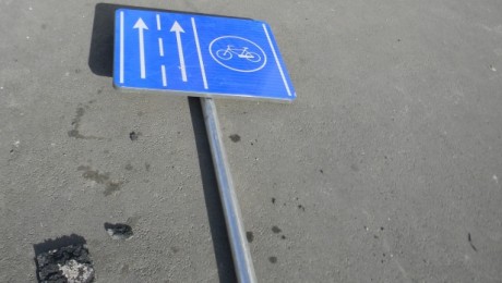 Cum se mai circula pe banda de biciclisti de pe Bd. Uranus Cum se mai circula pe banda de biciclisti de pe Bd. Uranus