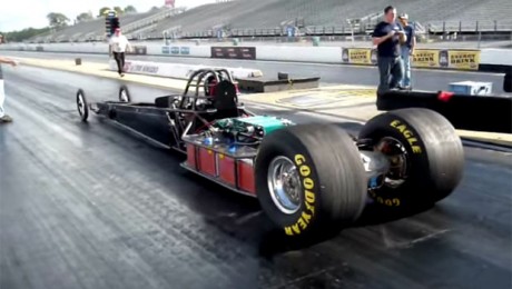 Motorul electric Tesla a propulsat o mașină de curse cu 300 km/h Motorul electric Tesla a propulsat o mașină de curse cu 300 km/h