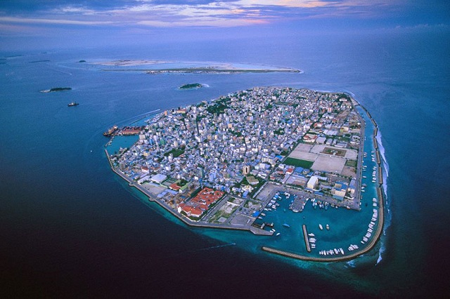 Insulelel Maldive vor fi acoperite în totalitate de apă în următorii 50 de ani din cauza încălzirii globale.