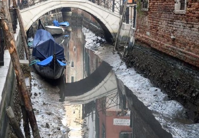 venetia-canale Canalele din Veneția aproape au secat, după ce 70% din oraș a fost acoperit de ape